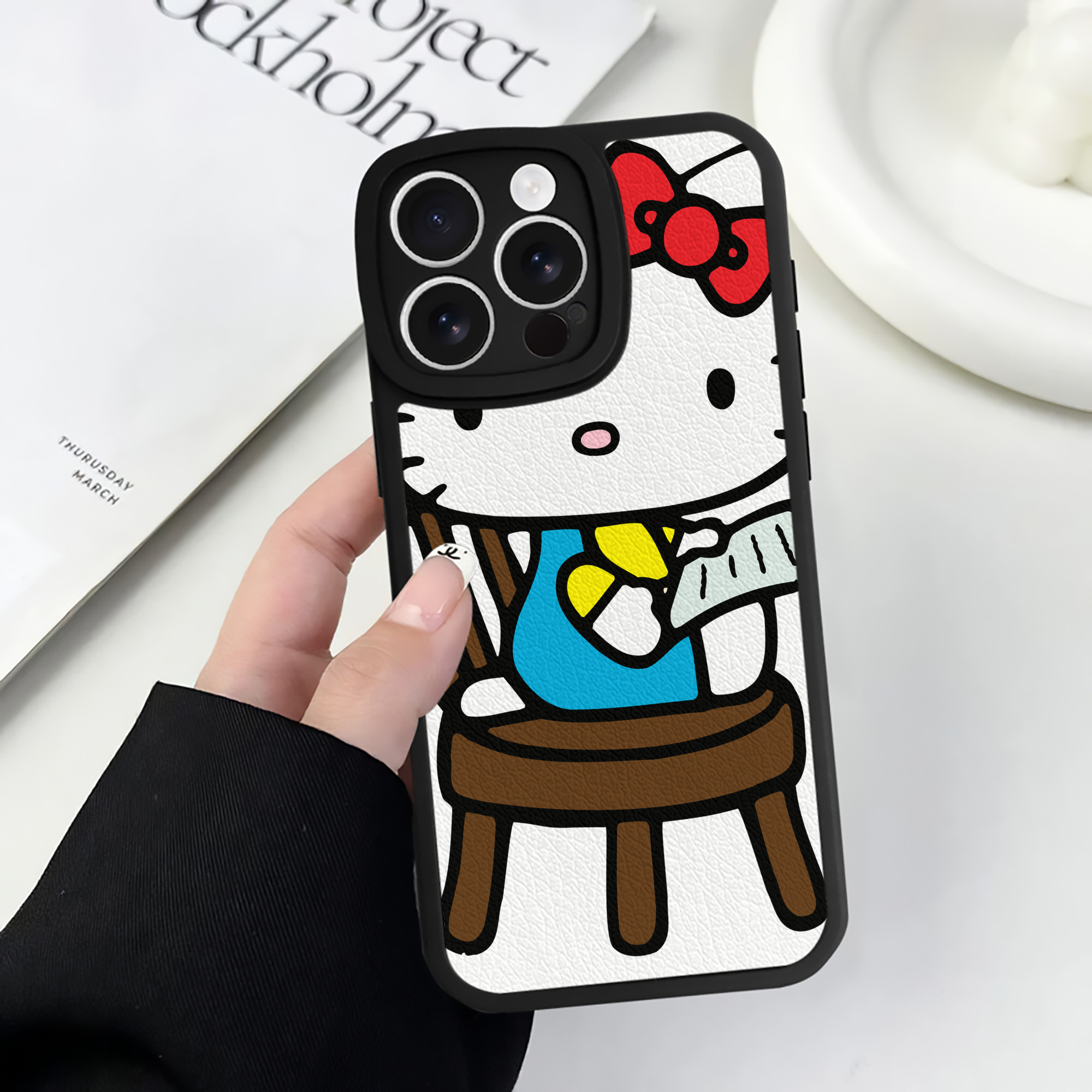 （画像用） Hello Kitty ハローキティ 【iPhone 16シリーズ対応】シリコンスマホケース（レザー調） 材質：シリコン